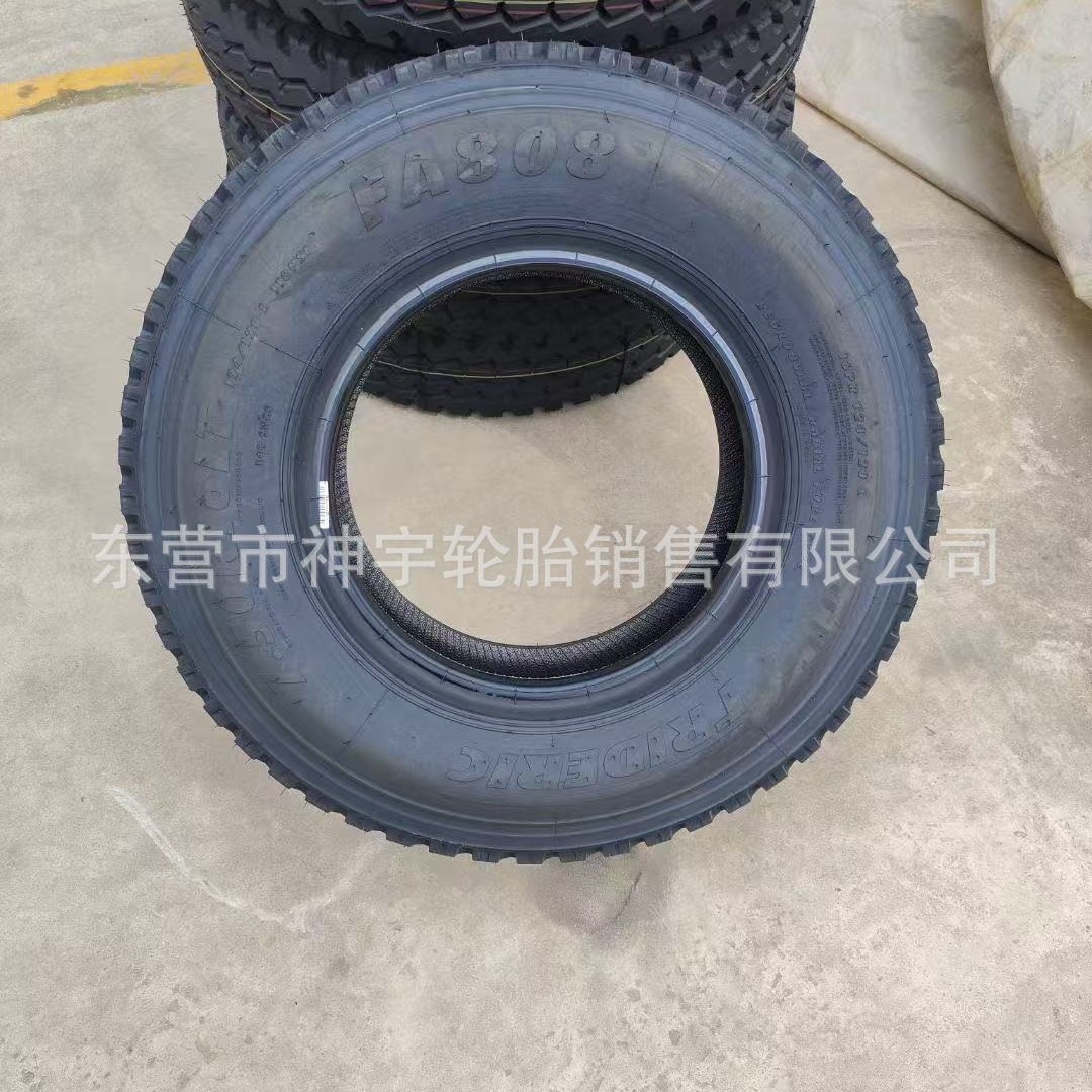 Factory Direct Sales 700R16 Full Steel Wire Light Truck Tires for Trucks with Load-Bearing and Wear-Resistant