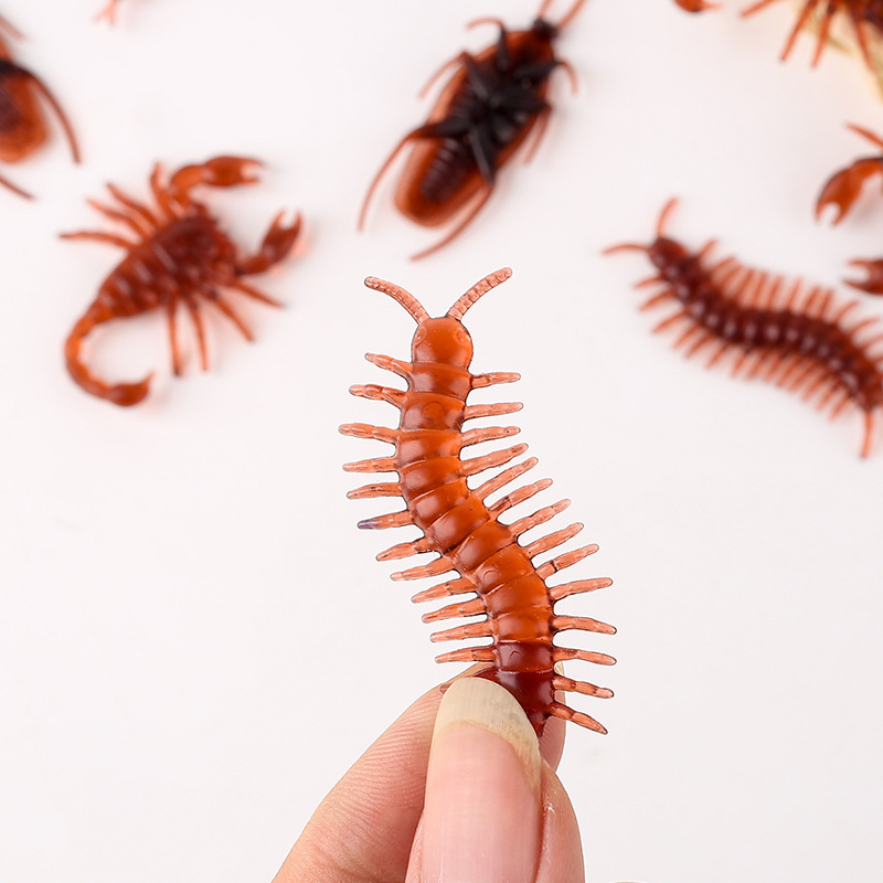 Halloween simulation cockroach April Fool's Day fake cockroach soft material realistic cockroach whole person Xiaoqiang trick toy wholesale