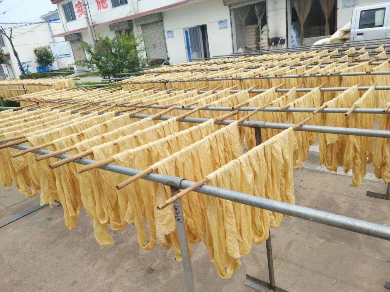 Dried goods baked bean skin long bean skin oil skin artificial meat protein meat vegetarian meat bean products wholesale hot pot cold mix