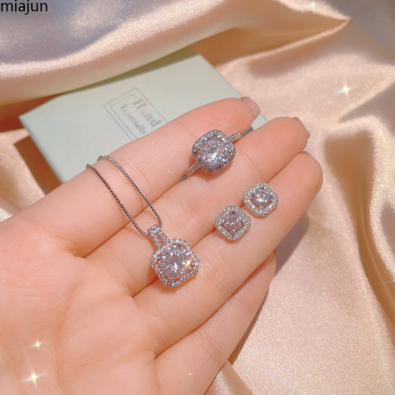 Аутентичный комплект из квадратного циркона, ожерелье, кольцо, серьги, доступная роскошь для женщин, изысканный стиль для Нового года