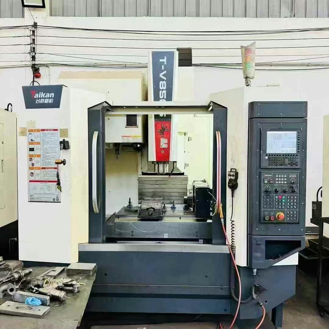 Б/у вертикальный обрабатывающий центр T-V856S, конус Bt40, магазин инструментов: 24 инструмента