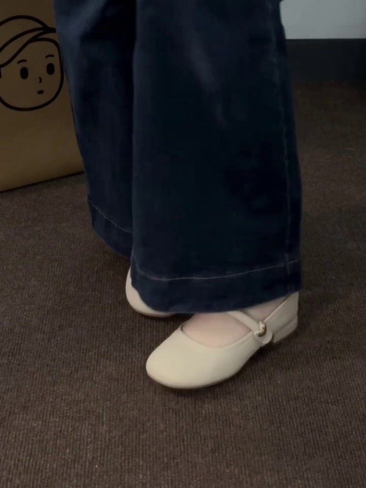 Sheepskin Version ~ Gentle Milky White Elegant Mary Jane Shoes for Women with Heart Buckle Velcro Shallow Mouth Round Toe Low Heel Sandals