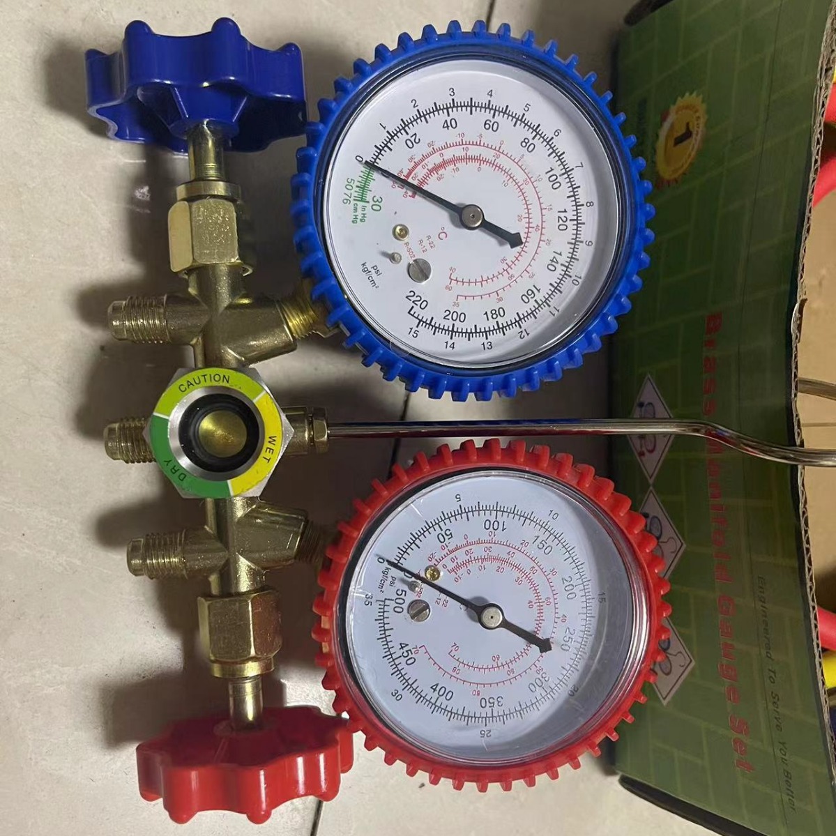 Fluoride meter 536 car air conditioner fluoride meter valve double meter valve snow refrigerant pressure gauge air conditioning system wholesale