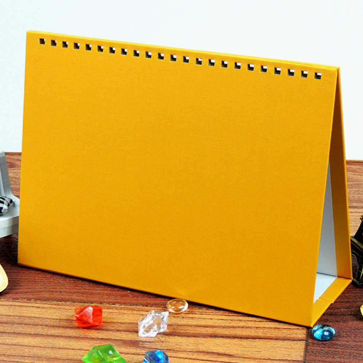 2025 Spot Wholesale Desk Calendar Stand 8inch a 59inch 10inch Triangular Pearlescent Calendar Paper Shelf Base with Logo