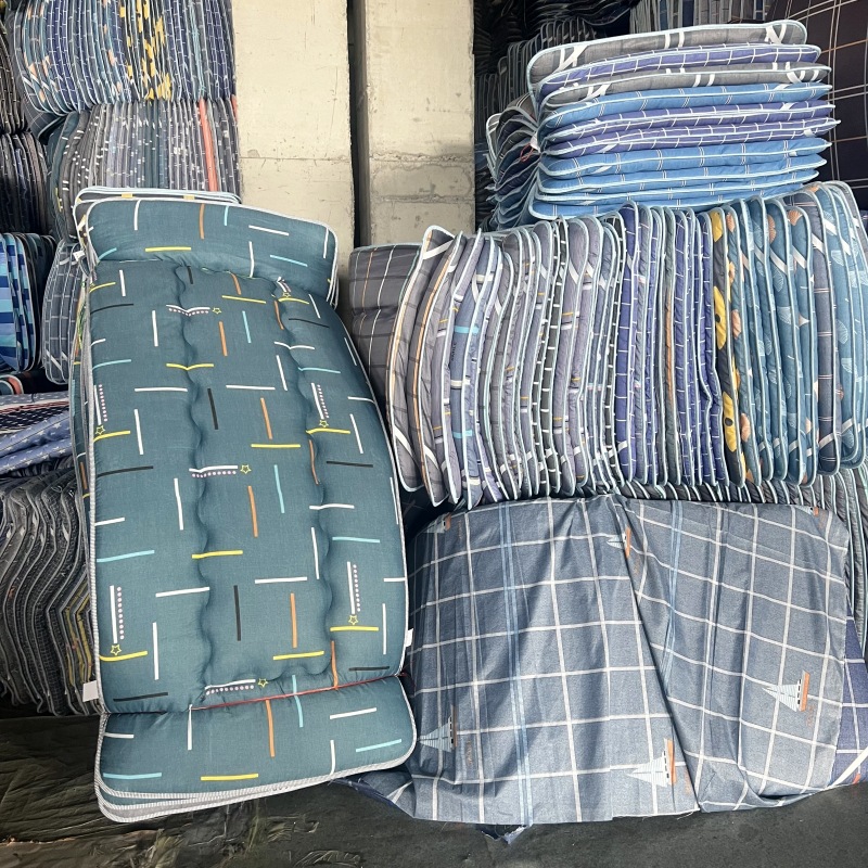 manufacturer Wholesale Student Dormitory mattress military Green Single 0.9m Soft mattress Tatami mat Foldableing mattress