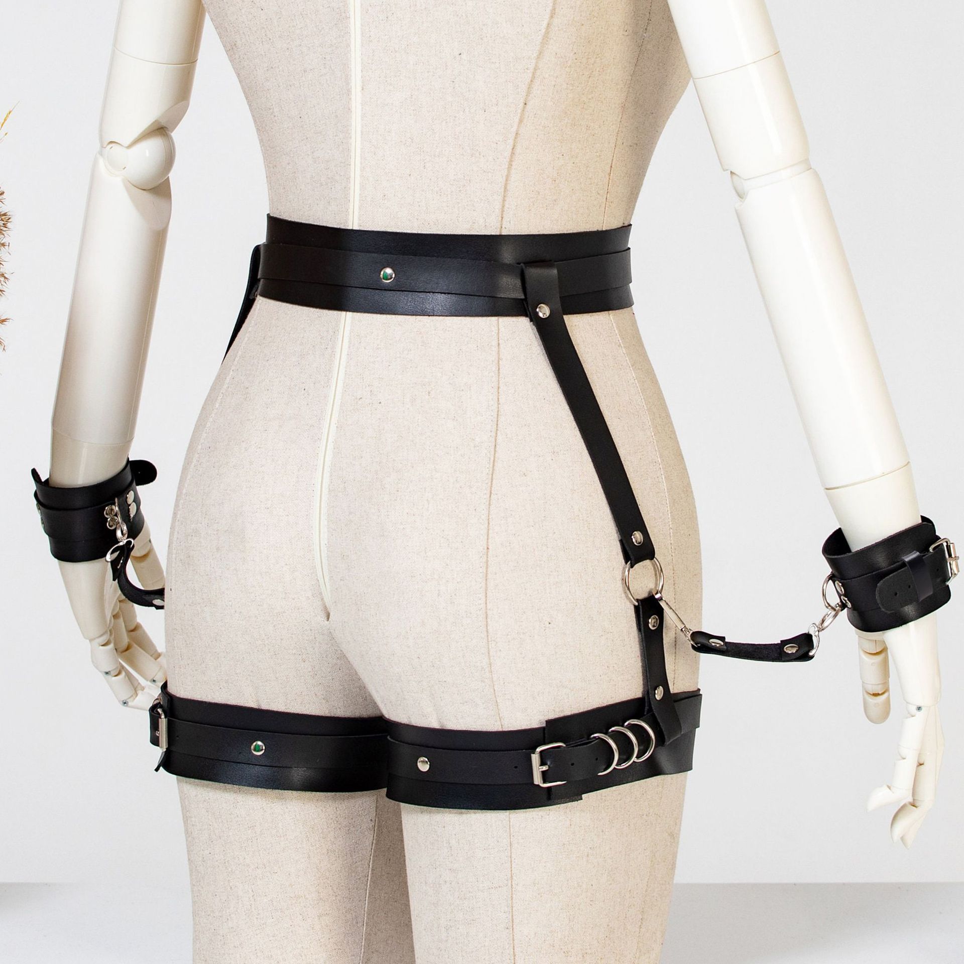 Women's SM adult supplies wear leggings sex toys wholesale factory direct supply leather sex accessories binding pants