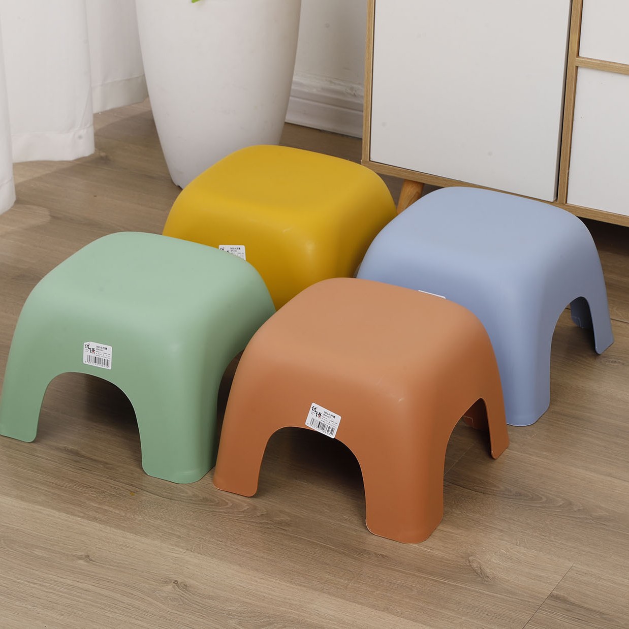 Manufacturer Wholesale Thickened Plastic Stool, Stylish Small Stool for Living Room and Bedroom, Shoe-Changing Stool, Children's Stool