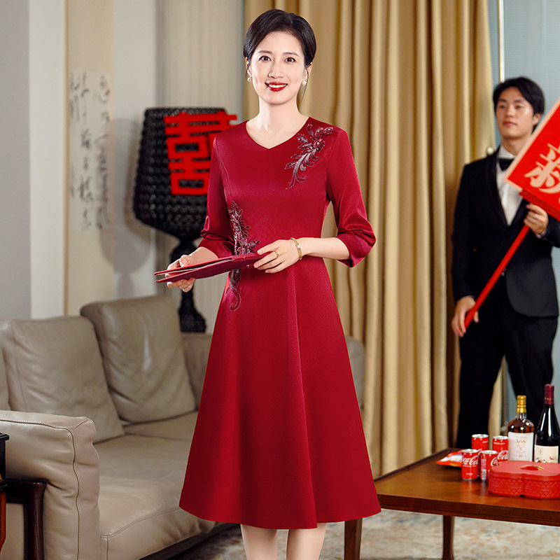 Mom wedding banquet dress female happy mother-in-law wedding banquet dress Noble High-end young mother-in-law toast dress wedding dress
