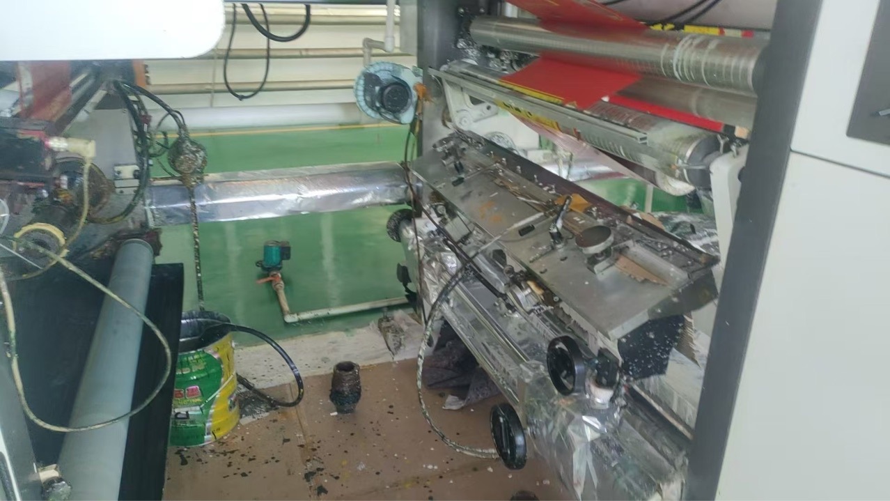 For Sale 1250 Nine-Color Huatong Printing Machine, Cosai 2000E Computer, Still Image, 7-Motor Automatic Cutting