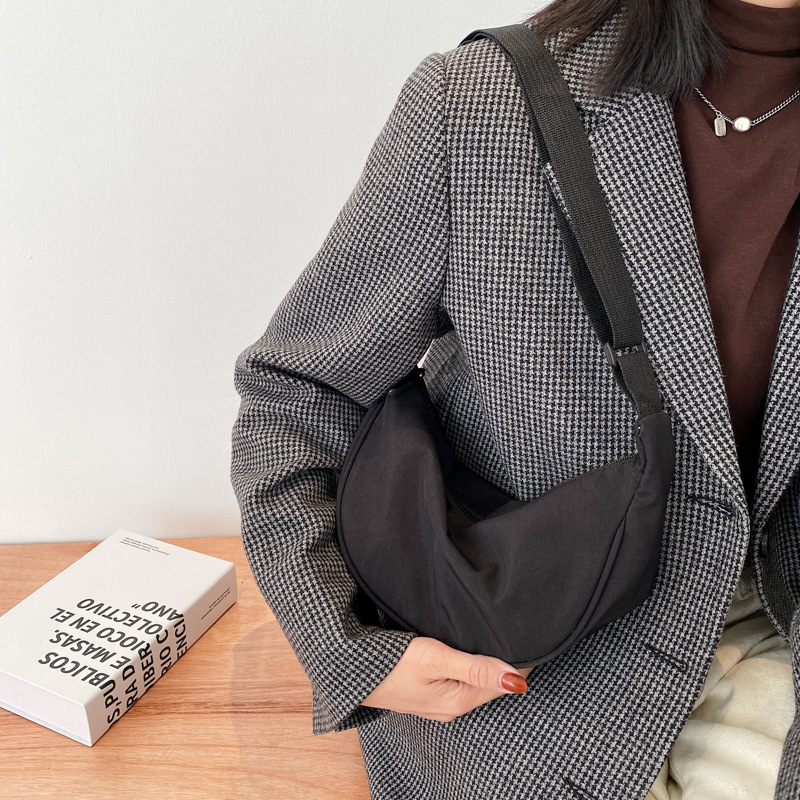 Wholesale Nylon Crossbody Bag Women's 2020 New Fashionable Dumpling Bag Small Satchel Underarm Bag Fashion Shoulder Canvas Bag