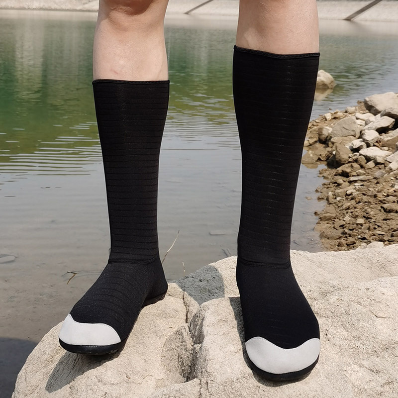 Diving Shoes Long-Tube Snorkeling Shoes for Men and Women Quick-Drying Non-Slip Wading Swimming Shoes Anti-Cut Thick-Soled Beach Socks and Shoes