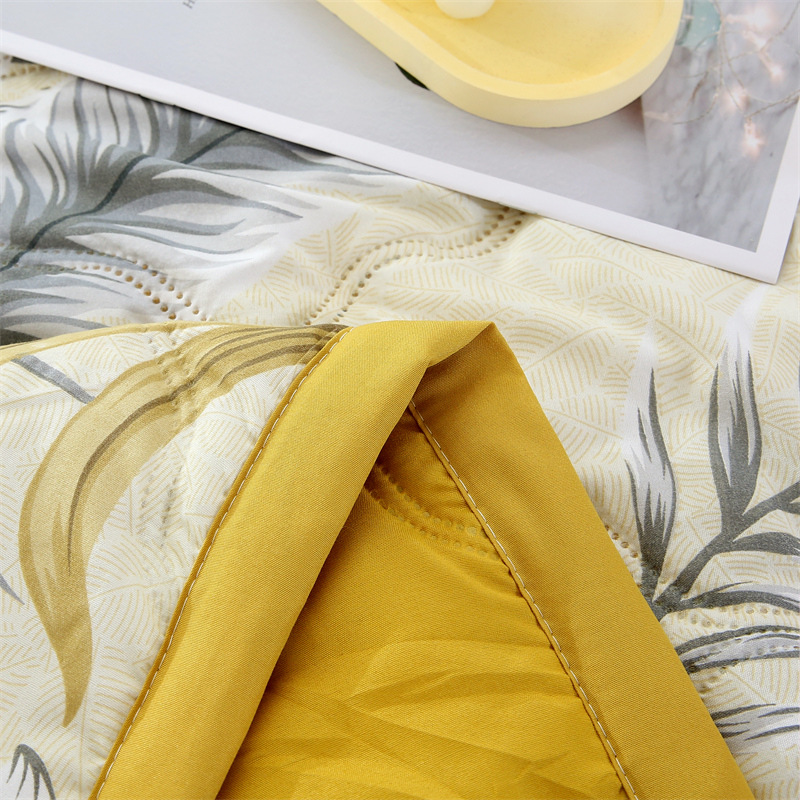 Factory wholesale air conditioning quilt gift box opening activities jewelry gift summer quilt thin quilt wash cotton summer cool quilt