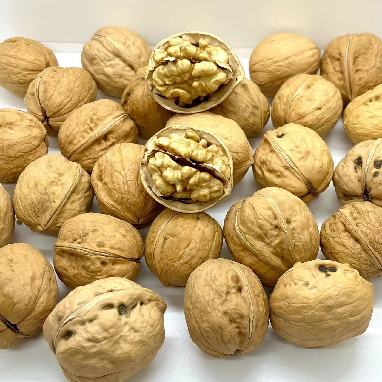 185 Paper-Skinned Walnuts from Xinjiang, Hand-Peeled, Original Flavor, Nut Snacks, Wholesale, Bulk, High Quality