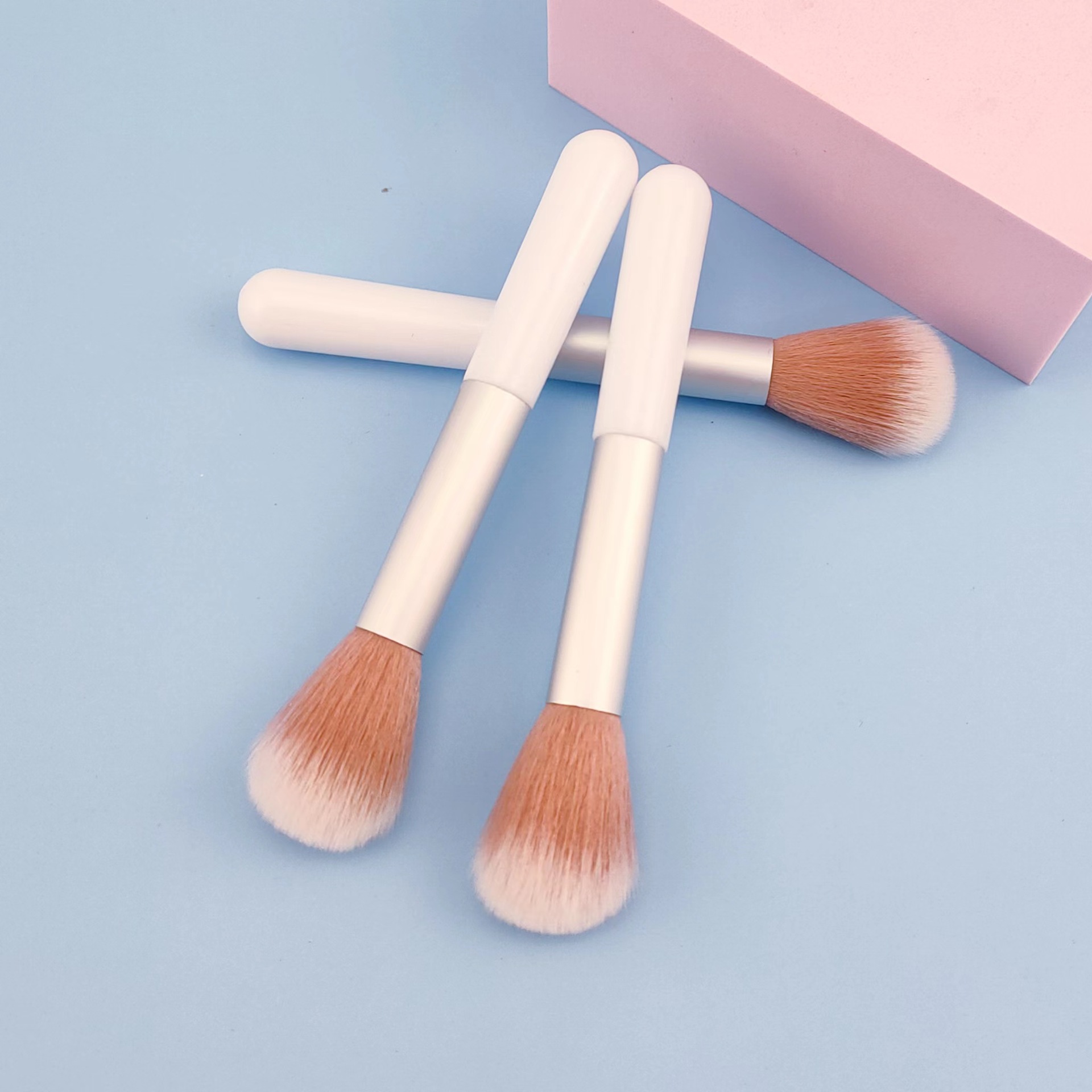 Portable Nail Dust Brush Single White Blush Brush Short Makeup Tool Soft Fiber Hair Brush