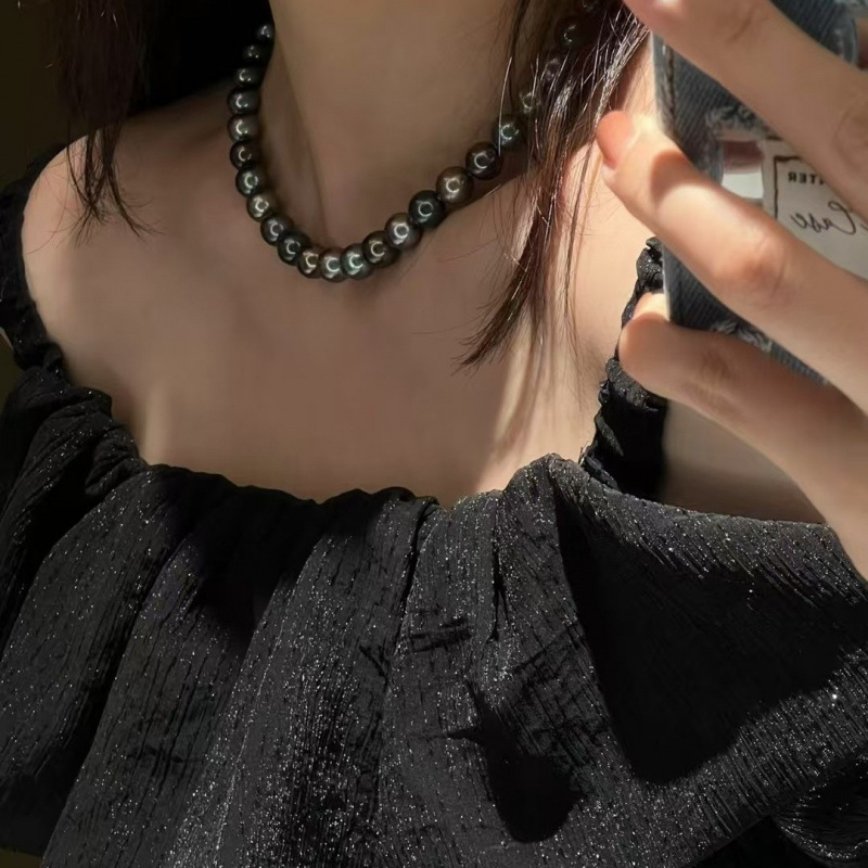 Queen of Tahitian Black Butterfly 9.0-10.9mm Perfectly Round, Strong Light, Mixed Colors, Oily, Very Clean