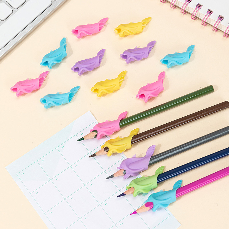 Силиконовый захват в виде маленькой рыбы для детей, корректор ручки
