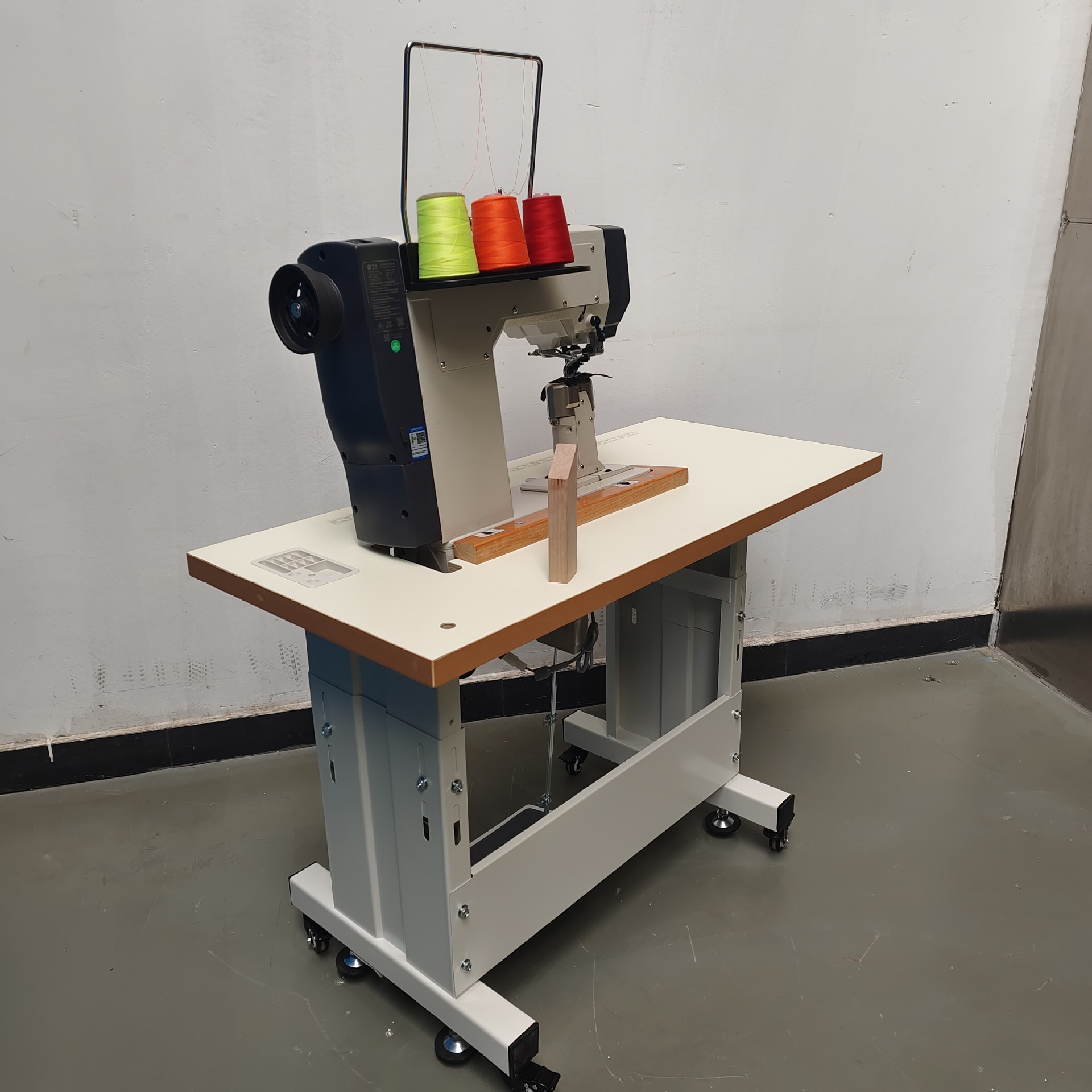 Stepper Single and Double Needle Computer Roller Car Shoe Making Leather Shoe Machine High Car Industrial Sewing Machine