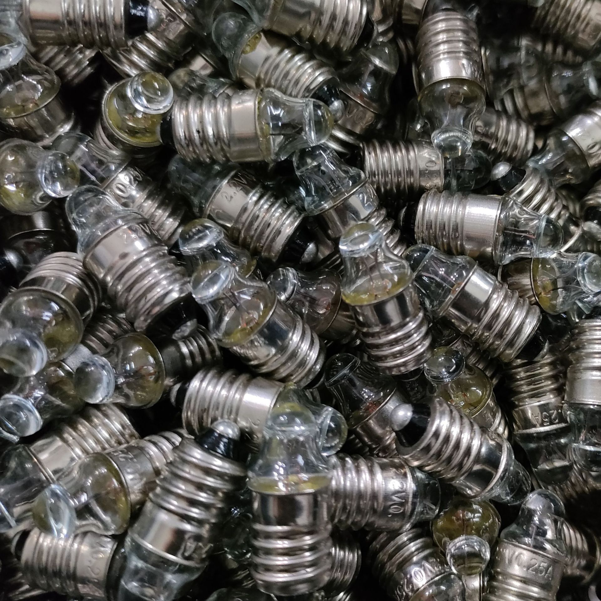 Factory Direct electric bead bulb pen crystal bubble spotlight bulb flashlight electric bead 2.2v 2.5V