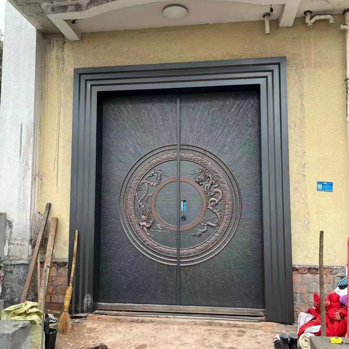 Детали 4 толстых дверей из литого алюминия с обычной обработкой были забраны другими клиентами до доставки.