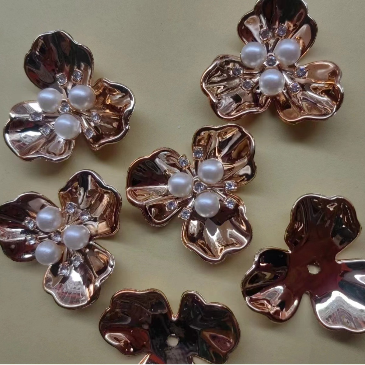 Wedding Corsage Accessories Golden Three-Leaf Shell Brooch Golden Three-Petal Flower Plate Accessories DIY Handmade Jewelry Materials