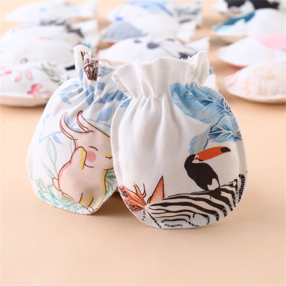 Newborn baby anti-scratch face small gloves available four seasons baby boys and girls can chew cotton gloves 0-6 months