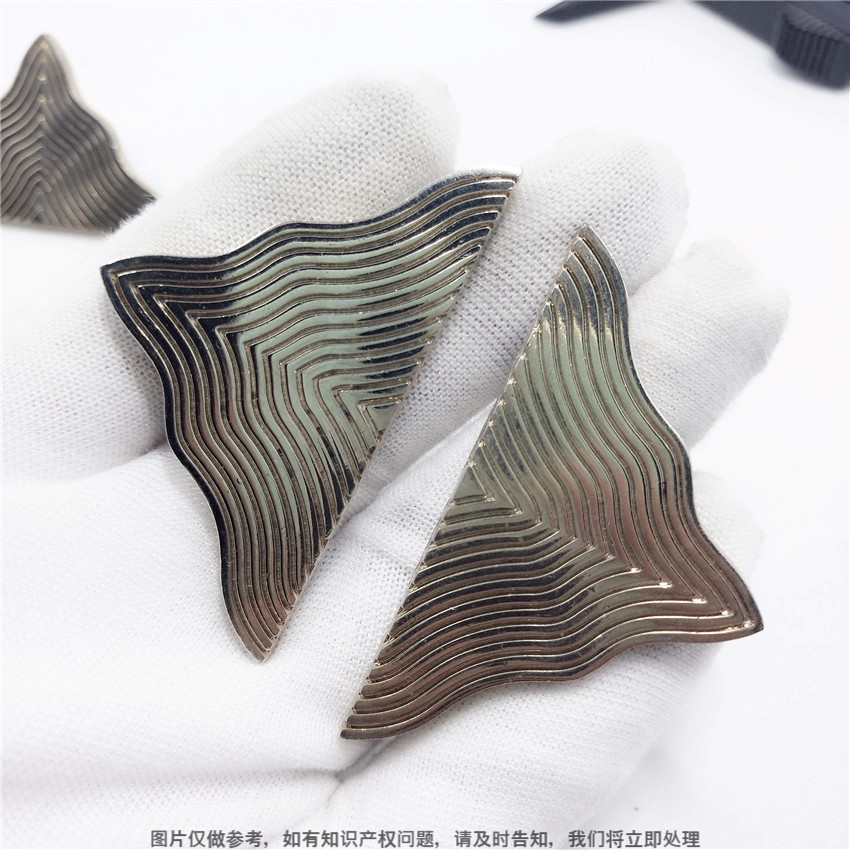 Производитель треугольных знаков Фуцзянь длинный винт знак светлый золотой товарный знак высокоглянцевая табличка частная табличка для мебели