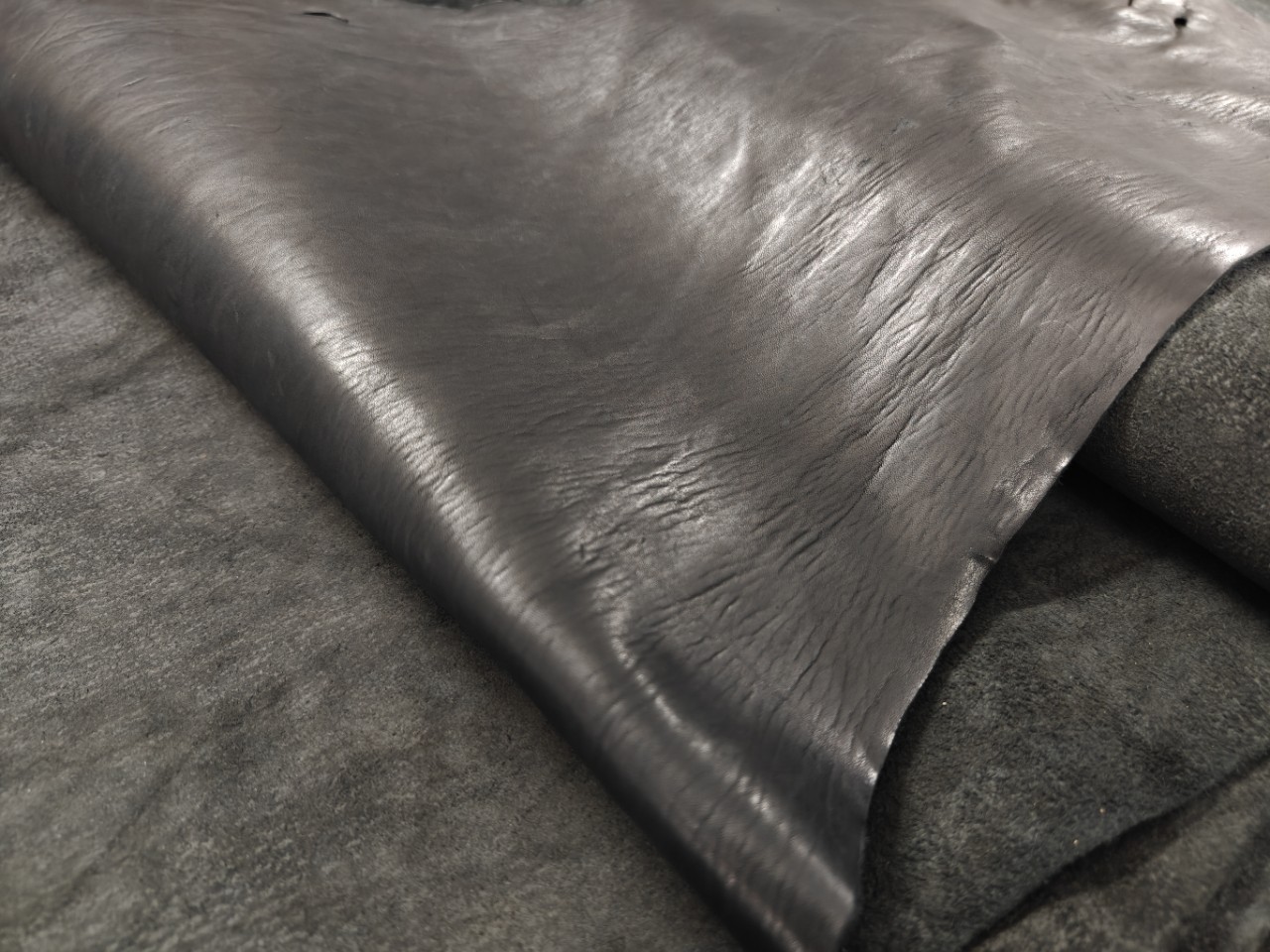 Vegetable-Tanned Horsehide Half-Cut with Horse Hip, Approximately 1.8mm, Soft Feel, Suitable for Clothing, Handbags, and Work Boots