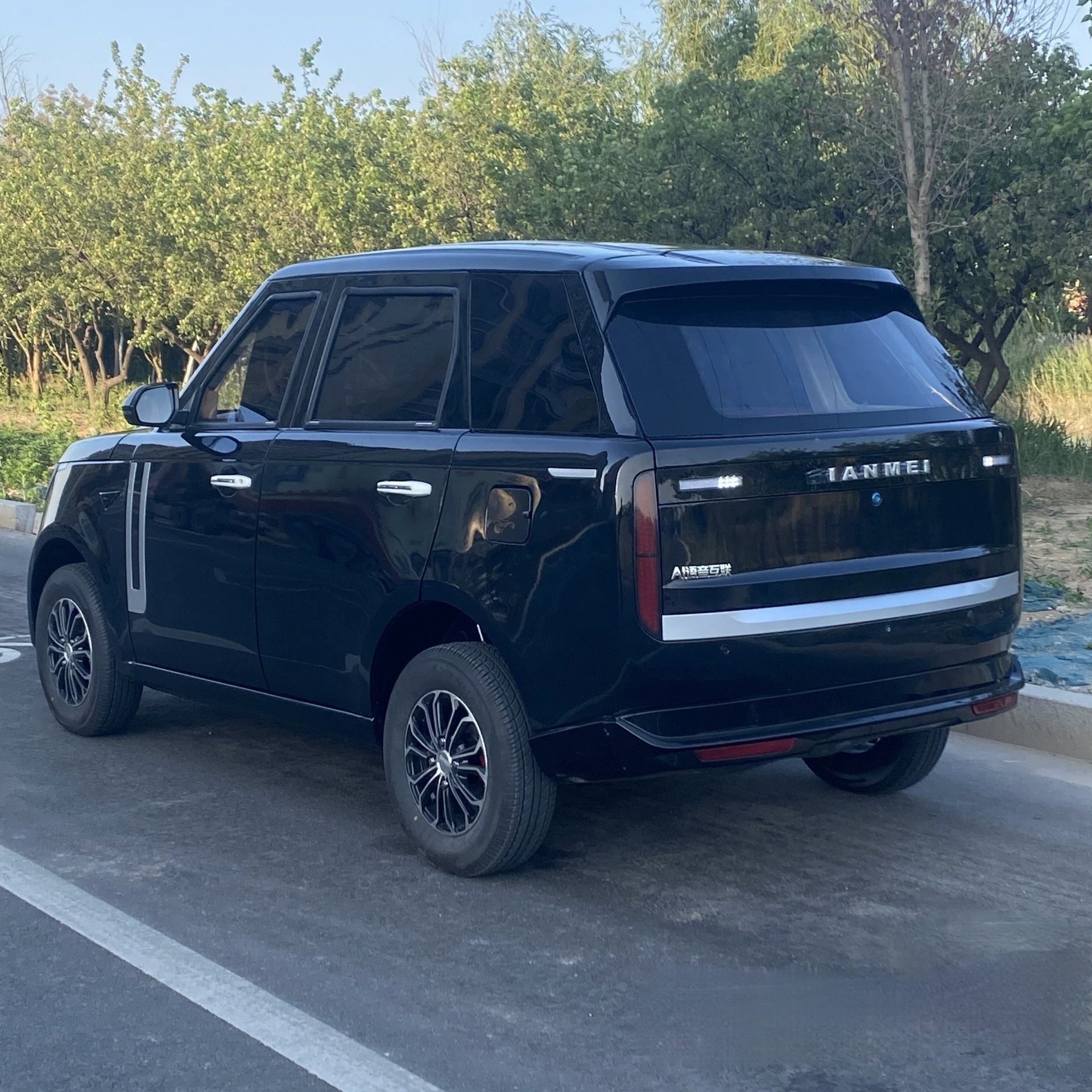 Домашний четырехколесный электрический транспорт, полностью закрытый скутер, низкоскоростной новый энергийный кондиционированный транспорт