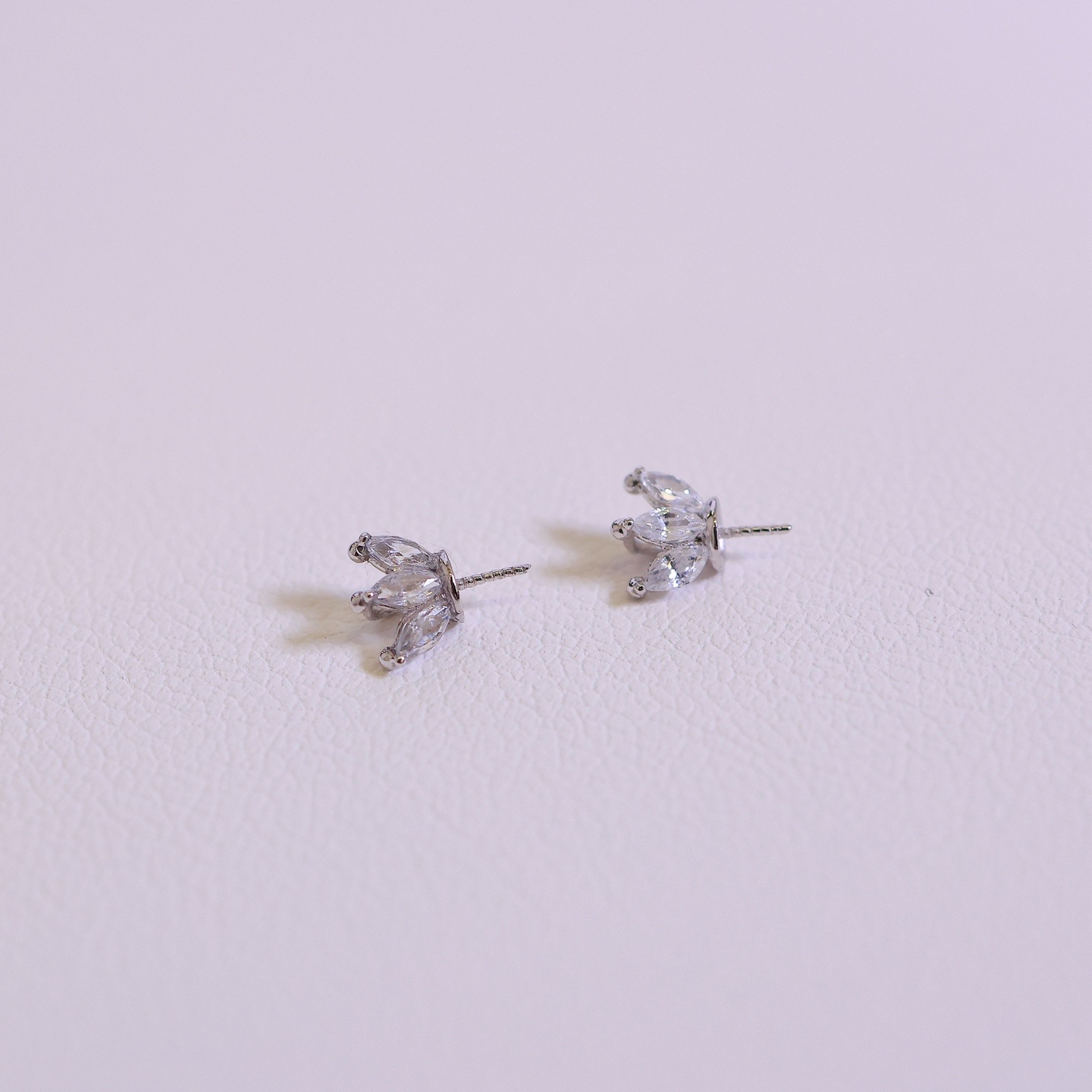 Pt900 Accessories Small Crown Pendant White Zircon Inlaid Figure with 8-9mm Pearls Without Beads