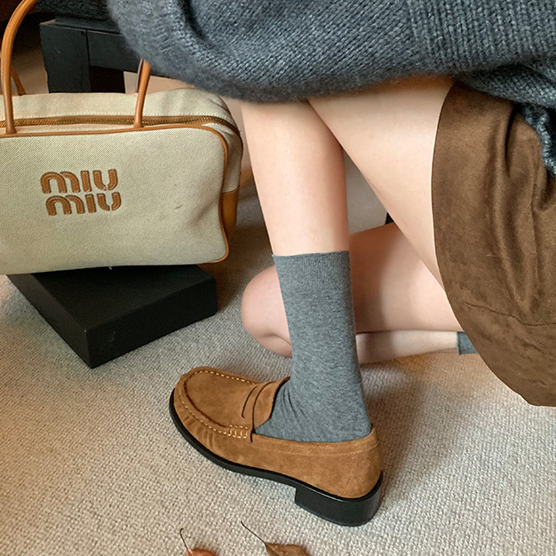 Британские лоферы с круглым носком и низким каблуком для женщин