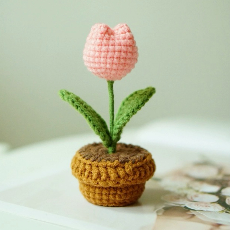Cross-border hand-woven mini DIY potted bouquet crocheted tulip sunflower car ornaments wool finished product