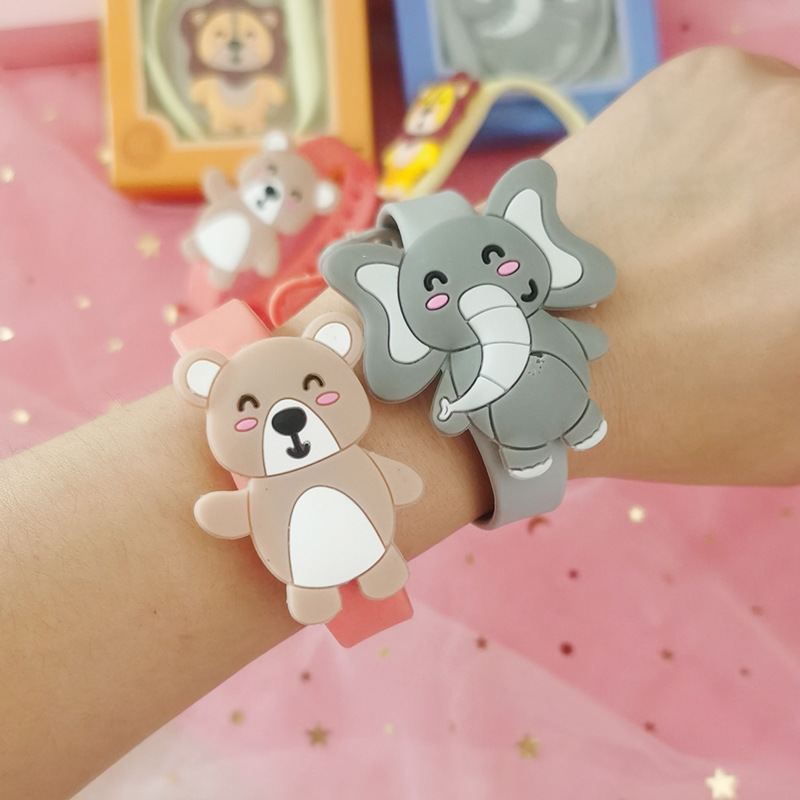 Portable baby protective bracelet Children Baby protective watch cartoon protective bracelet student outdoor toys