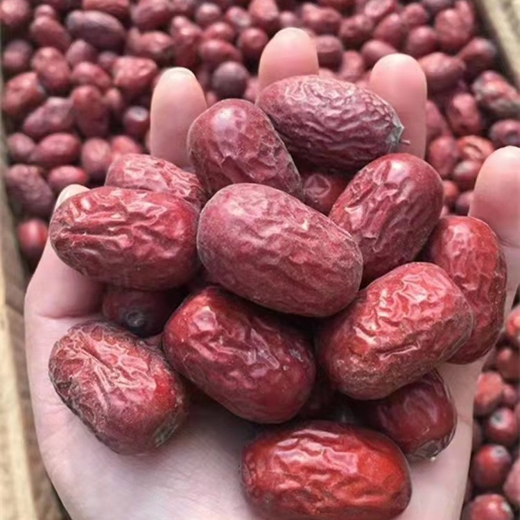 Xinjiang uncleaned with soil Ruoqiang gray jujube big red jujube bulk meat thick sweet hanging dry gray jujube
