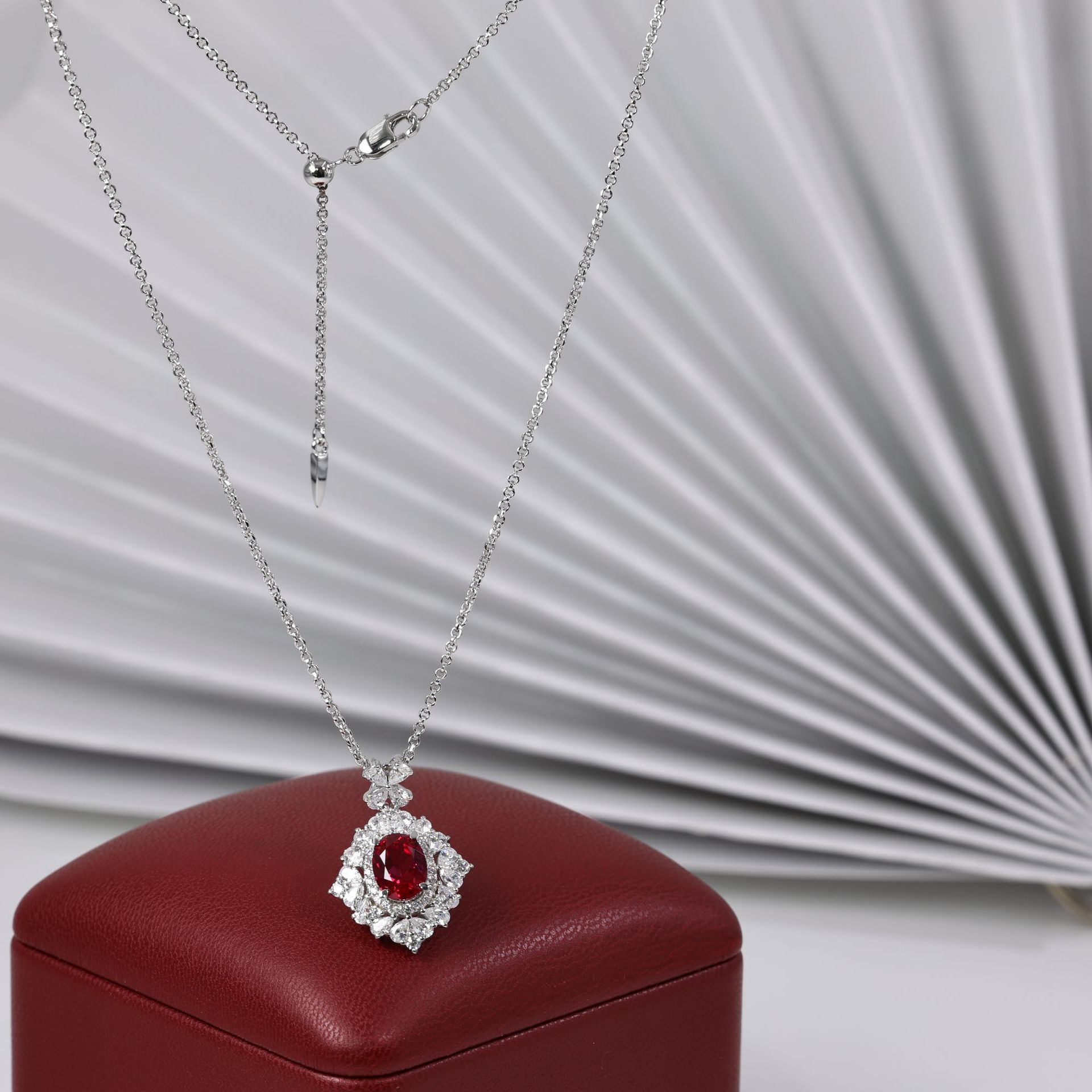 2 Carat Cultured Pigeon Blood Ruby Pendant Necklace S925 Silver Elegant High-End Color Gemstone Cultured Gemstone Necklace