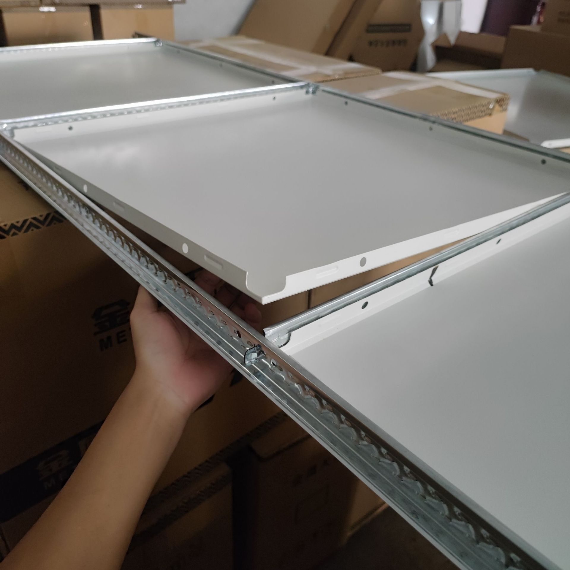 Integrated ceiling 32T flat main keel open frame aluminum gusset plate calcium silicate board mineral wool board drop grade board ceiling accessories