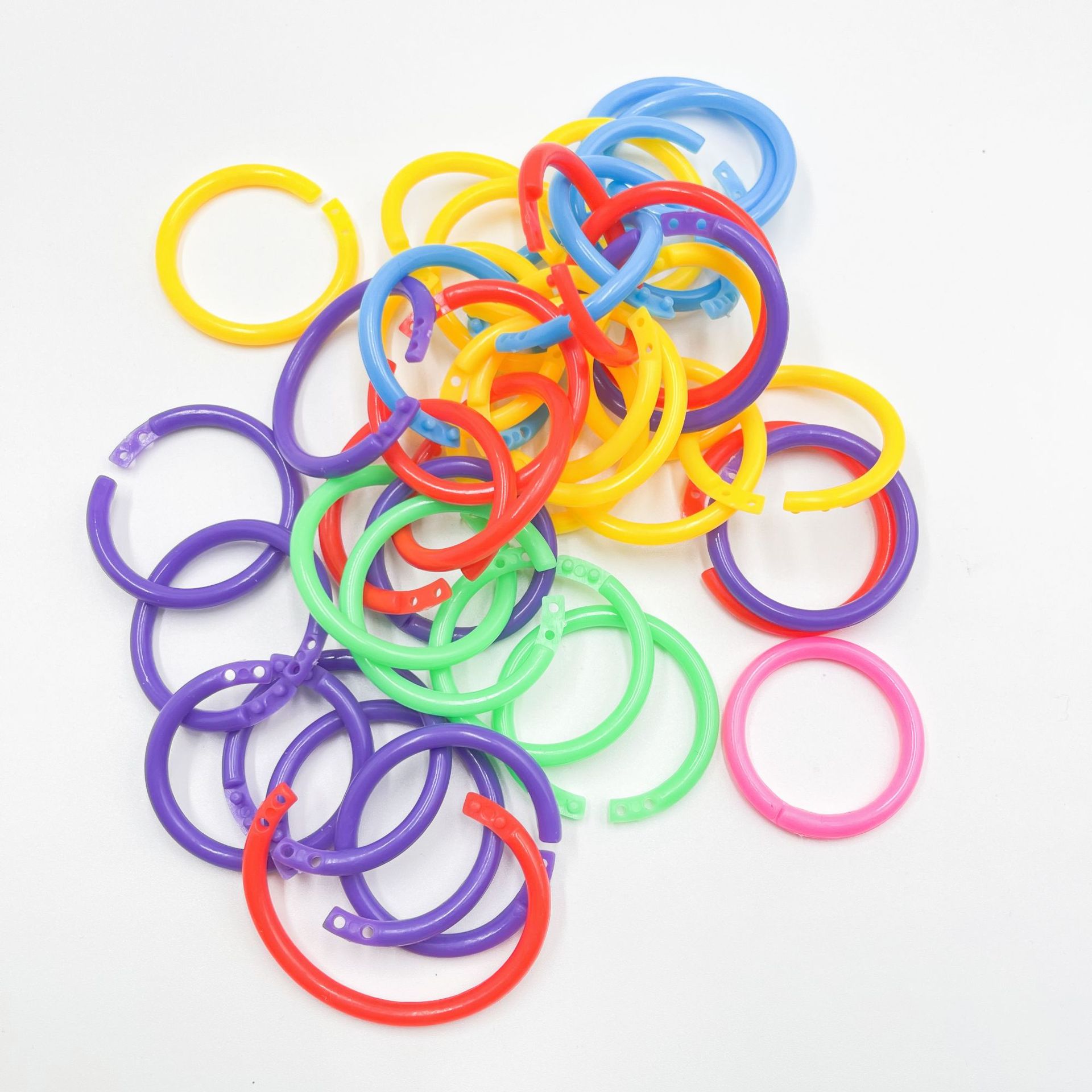 Manufacturers supply a large number of open ring high toughness plastic loose-leaf buckle card binding ring color book ring toy