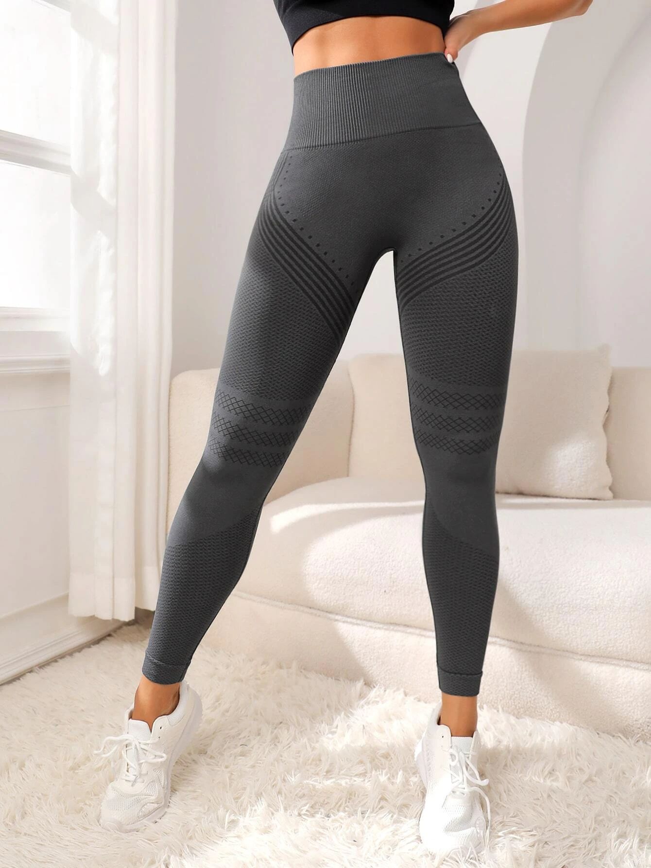 European and American hot selling seamless hip lifting fitness pants belly contracting tight high waist peach hip yoga pants wholesale