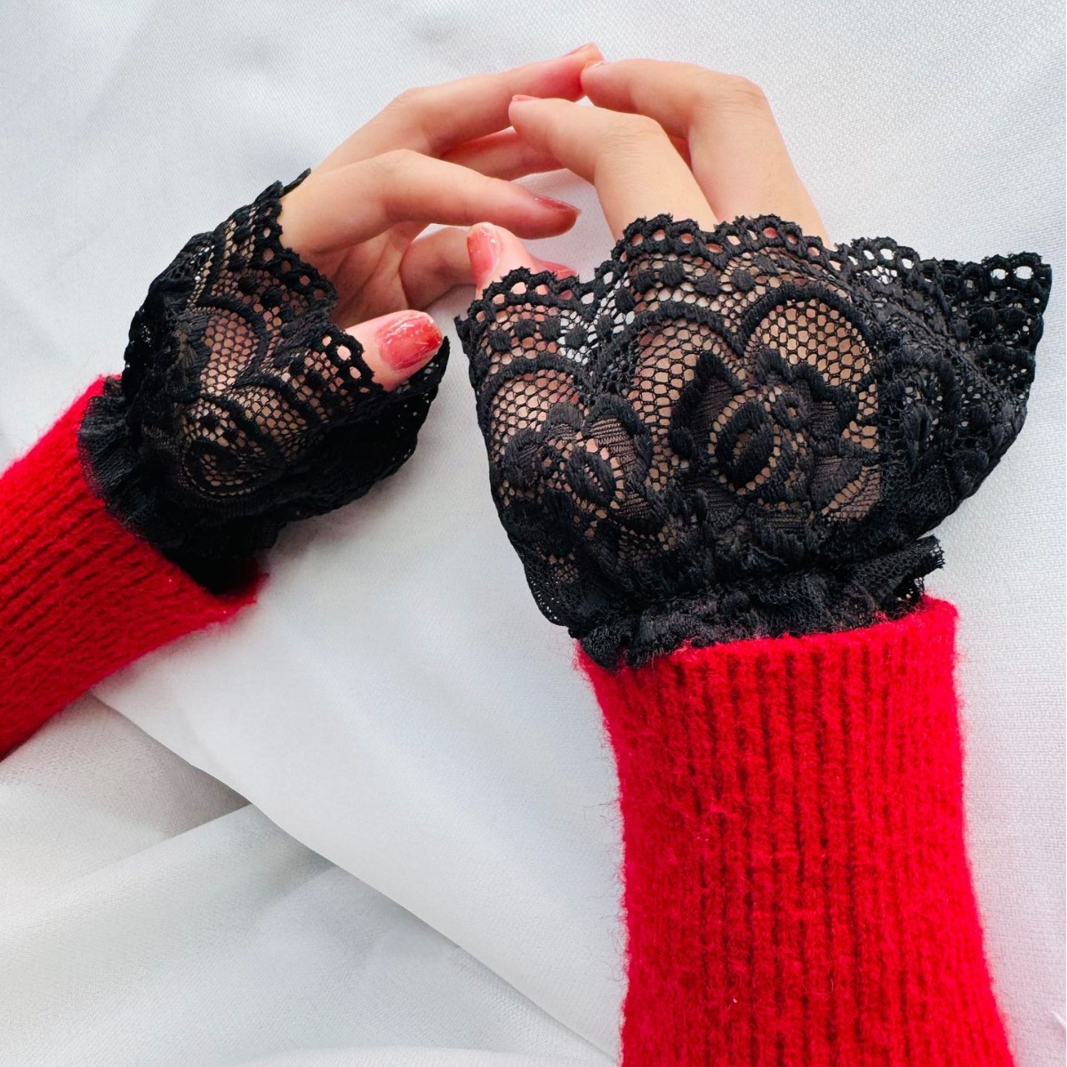 New Mesh Lace Hollow Crochet Fake Cuff Women's Trendy Trumpet Cuff Lace Fake Sleeve Wrist Cover Wholesale
