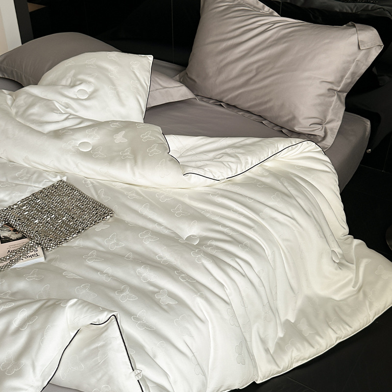 Antibacterial anti-mite anti-mildew pure cotton quilt core Spring and Autumn quilt winter warm heat storage thickened quilt core double bed supplies