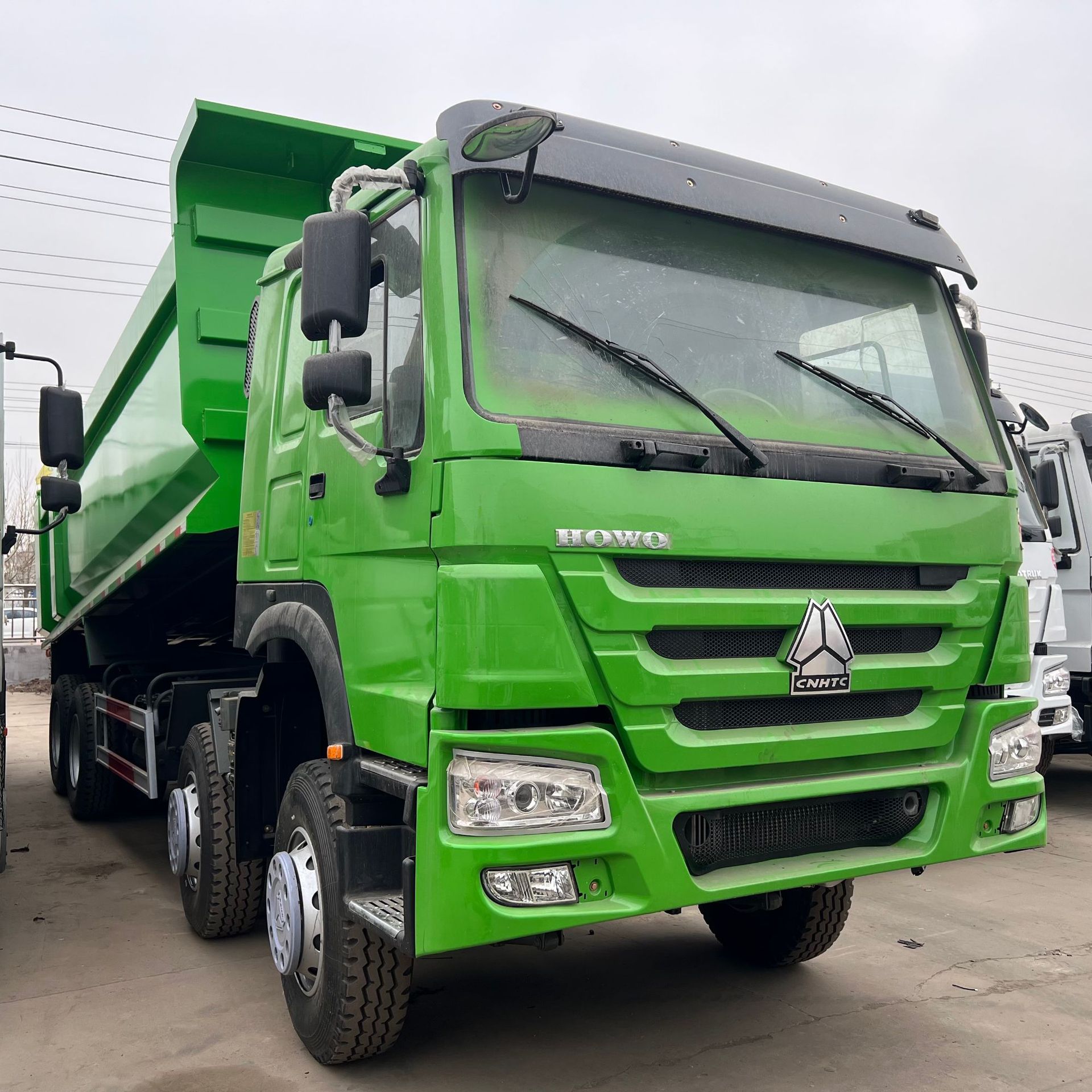 Продается б/у самосвал Howo 8×4, передние четыре и задние восемь колес, грузовик для разработки почвы