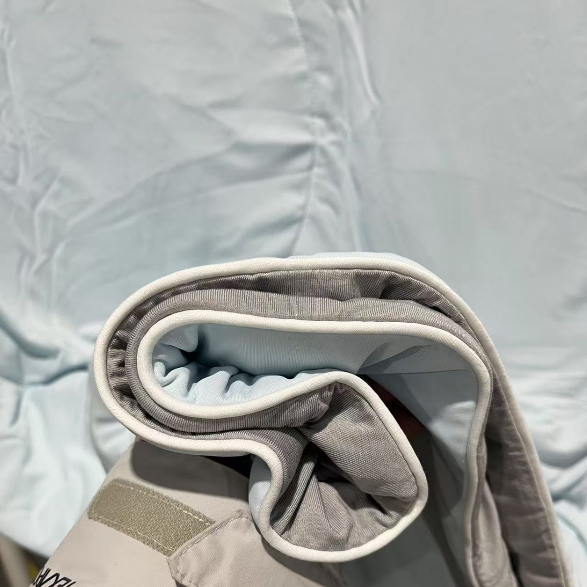 In 2025, the new summer cool feeling quilt is quilted with plain double-sided super soft ice silk cold feeling quilt