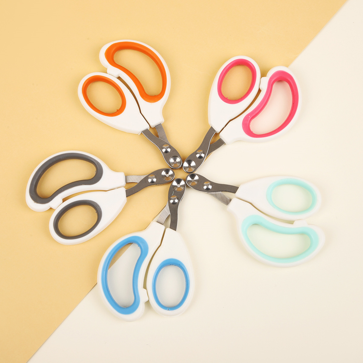 Cute cat nail clippers small blind cut round hole pet dog cat anti-bleeding nail clippers multi-color in stock wholesale