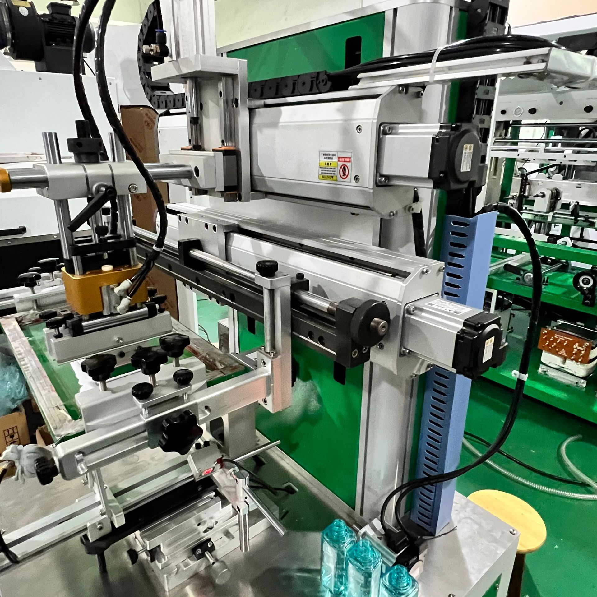 Full Servo Cursor Positioning Screen Printing Machine, Wine Bottle Logo Pattern Hot Stamping Screen Printing Machine, Automatic Alignment Printing Machine