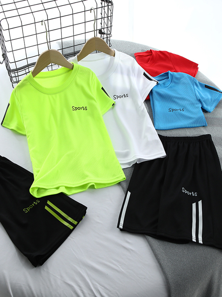 Костюм для мальчиков с коротким рукавом и шортами быстросохнущий Летний 2025 Новый сет из сетки для детей Спортивный двухпредметный комплект Большой детский ледяной шелк