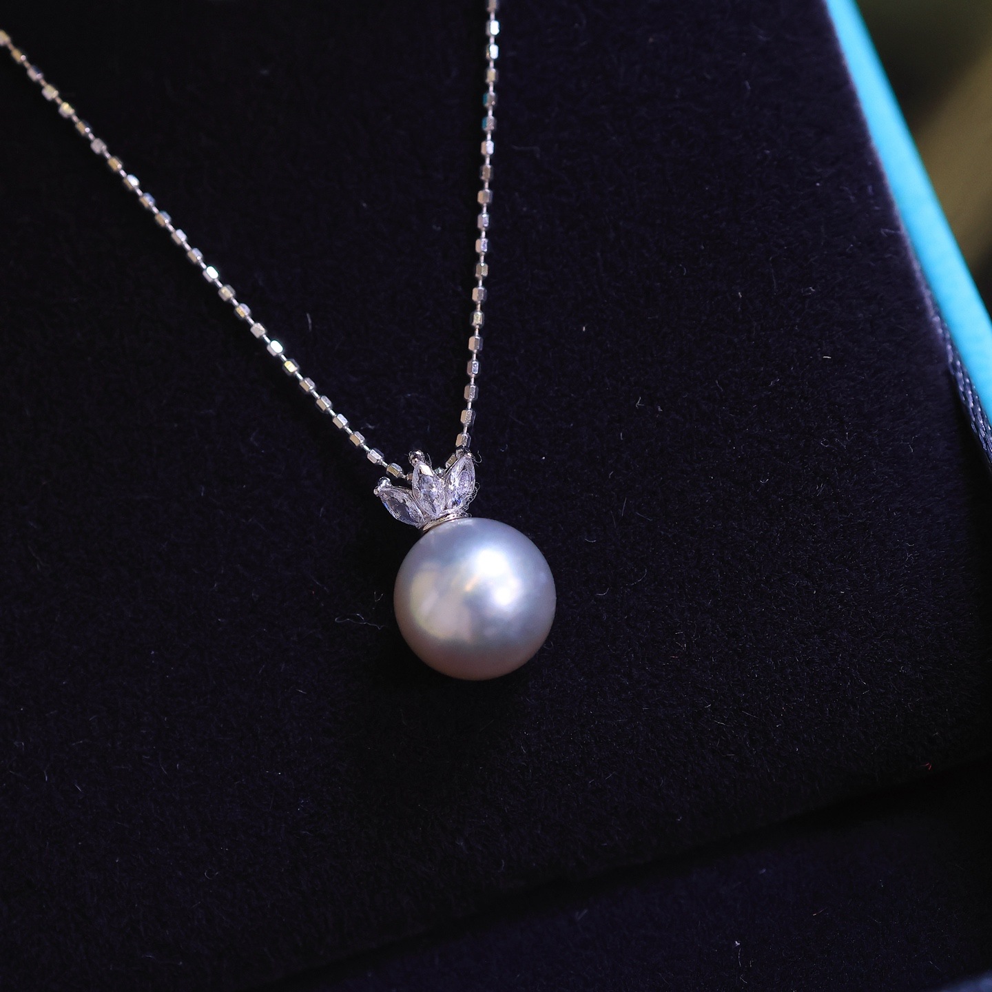 Pt900 Accessories Small Crown Pendant White Zircon Inlaid Figure with 8-9mm Pearls Without Beads