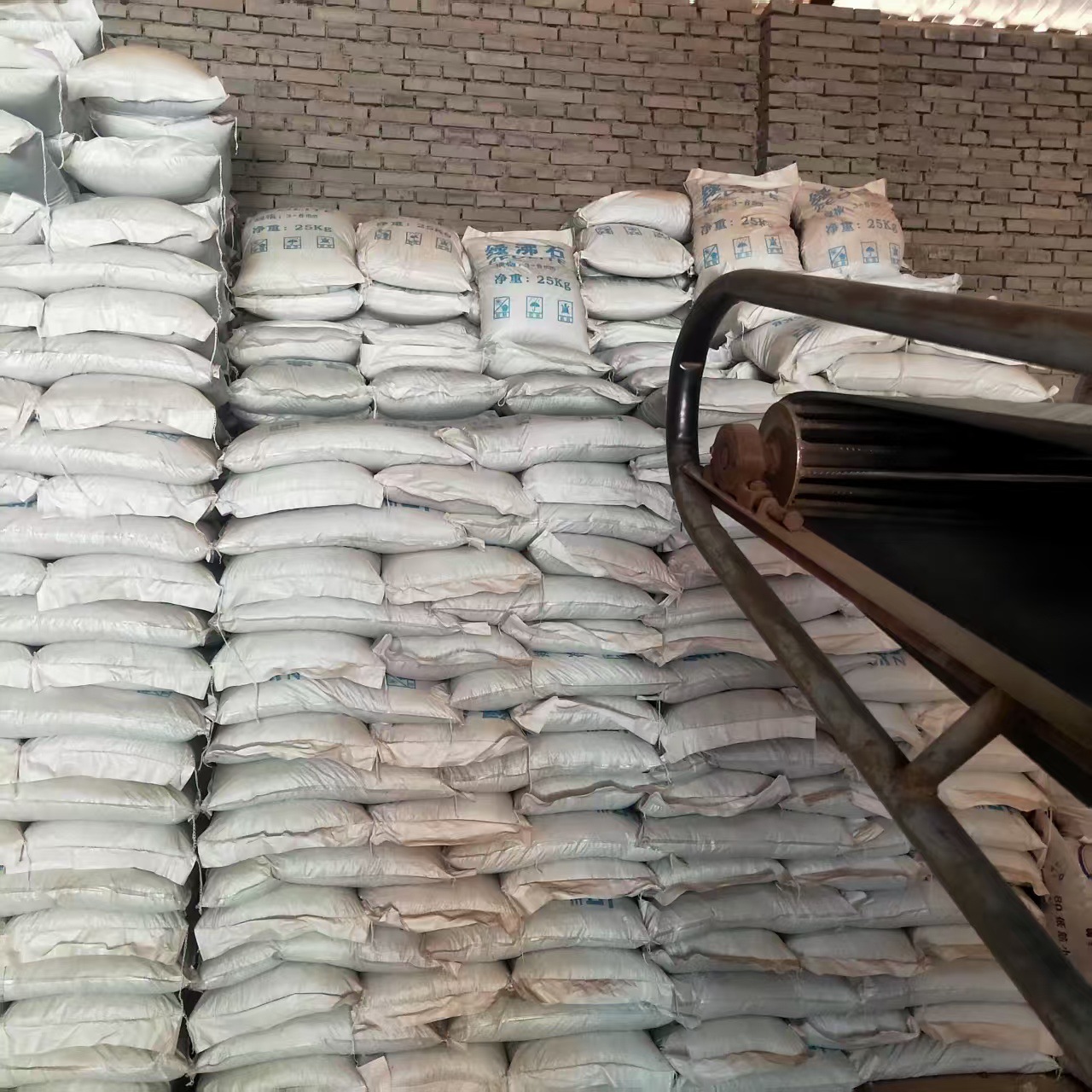 Green zeolite manufacturers supply sewage treatment 2-3cm green zeolite particles aquaculture wetland green zeolite powder