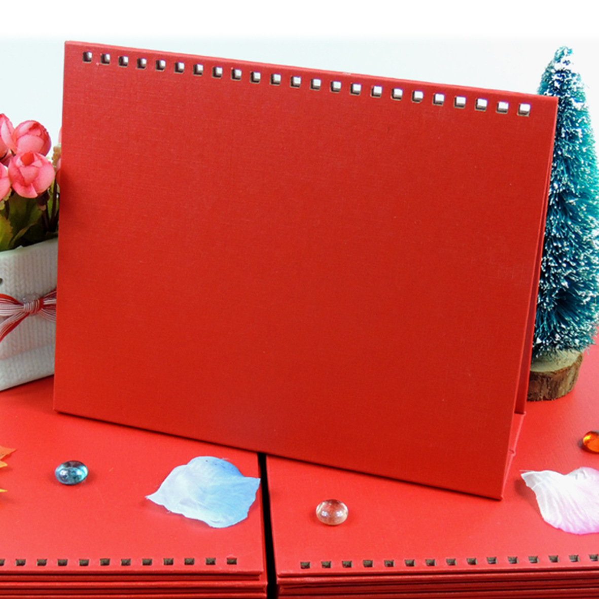 2025 Spot Wholesale Desk Calendar Stand 8inch a 59inch 10inch Triangular Pearlescent Calendar Paper Shelf Base with Logo