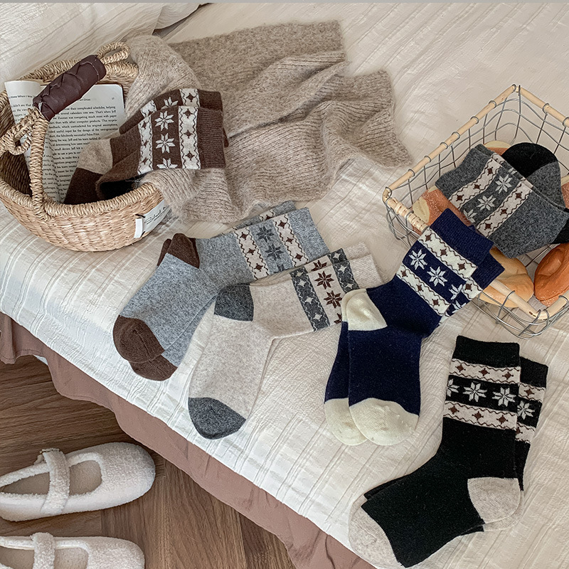 2025 Autumn/Winter New High-End Fair Isle Star Women's Mid-Calf Wool Socks, Warm and Thickened Slouch Socks