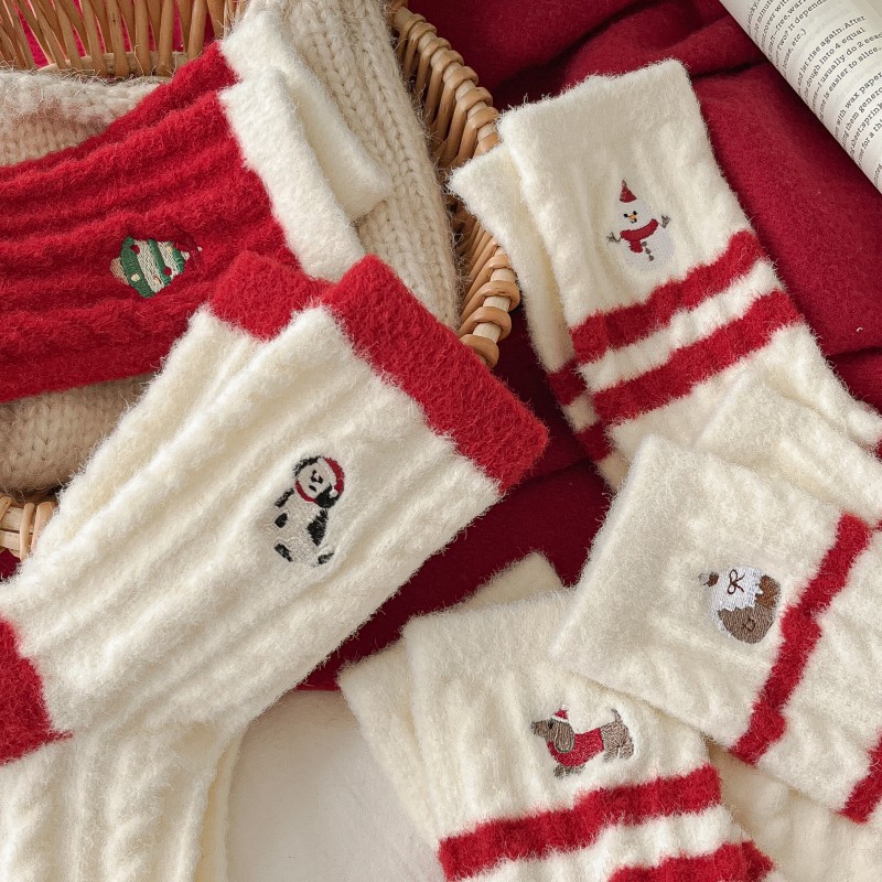 24 Winter New Arrival Christmas Socks Cartoon Embroidered Snowman Santa Claus Australian Velvet Women's Medium Socks Warm Floor Socks