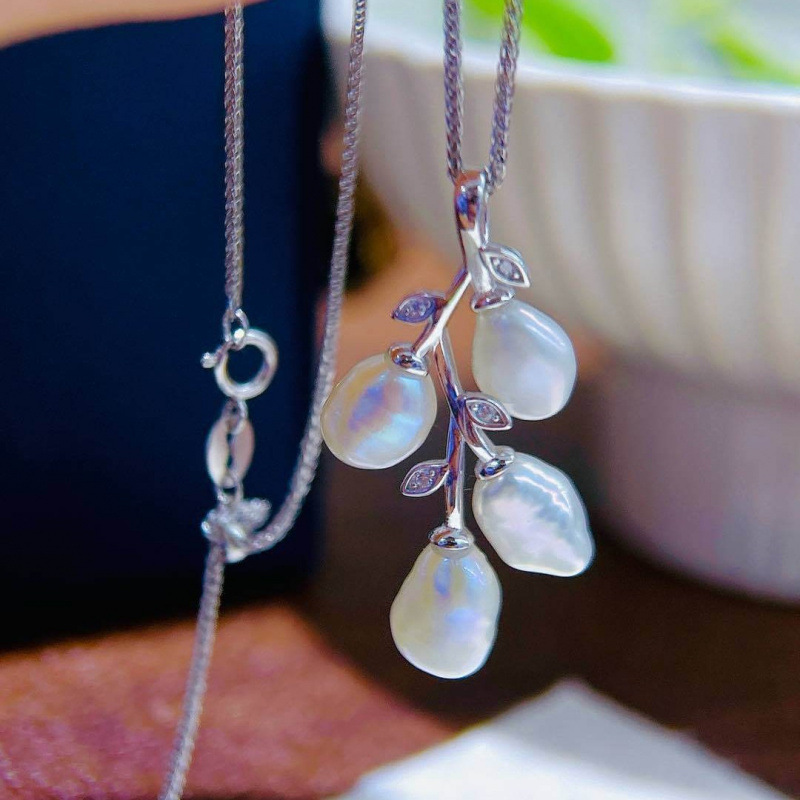 The New and Updated Ins-Style Branch Pendant Is Full of Vitality and Rebirth, and Contains a Vitality and Energy